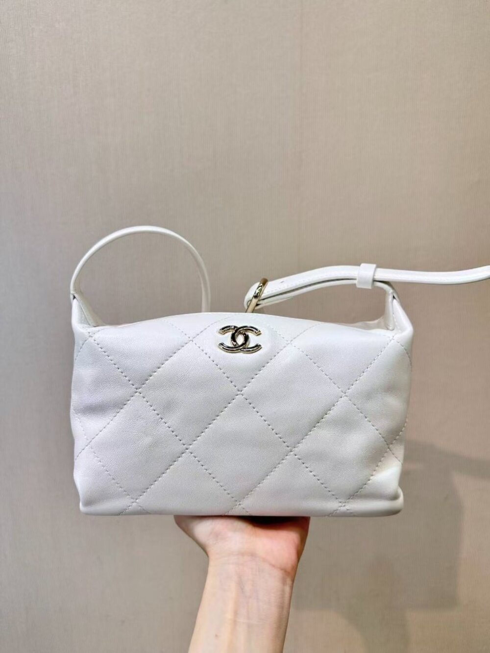 Classic CHANEL bag: A Stylish and Versatile Choice for Elegance